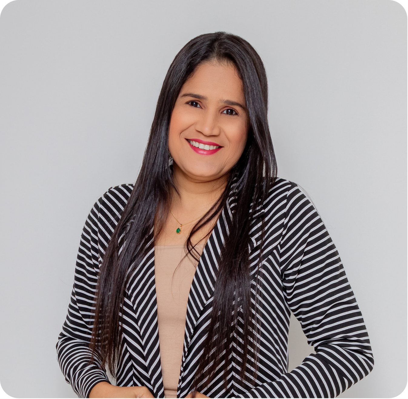 Foto de rosto da advogada Dra. Thaylita Araújo Santos da Silva, sócia-fundadora do escritório